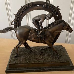 Delaware park horse statue